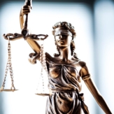 Justitia Quadrat Foto iStock seb_ra